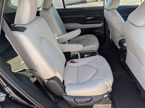 Used 2026 Toyota Grand Highlander Limited image 5