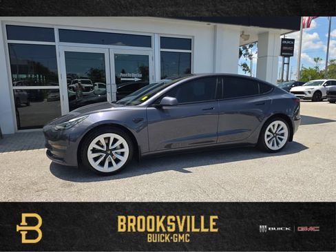Used 2023 Tesla Model 3 Standard Range RWD image 1