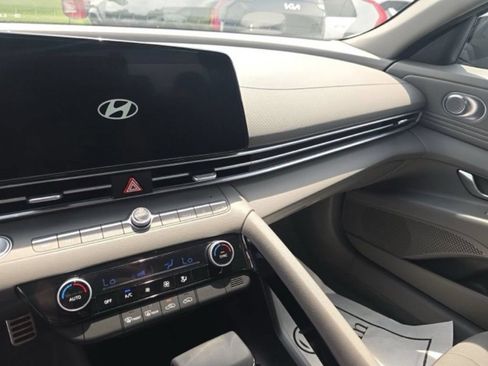 Used 2026 Hyundai Elantra SEL w/ Cargo Package FWD image 12
