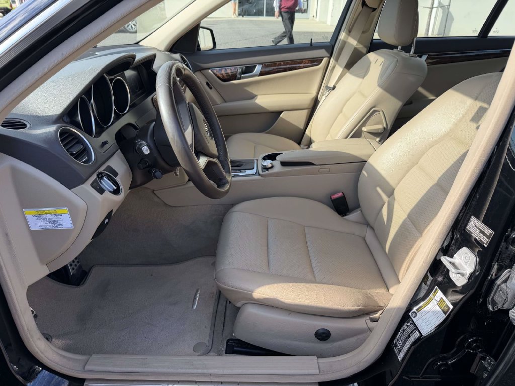 Used 2013 Mercedes-Benz C 300 4MATIC Sedan image 20