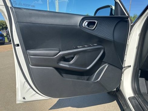 Used 2022 Kia Soul S image 12