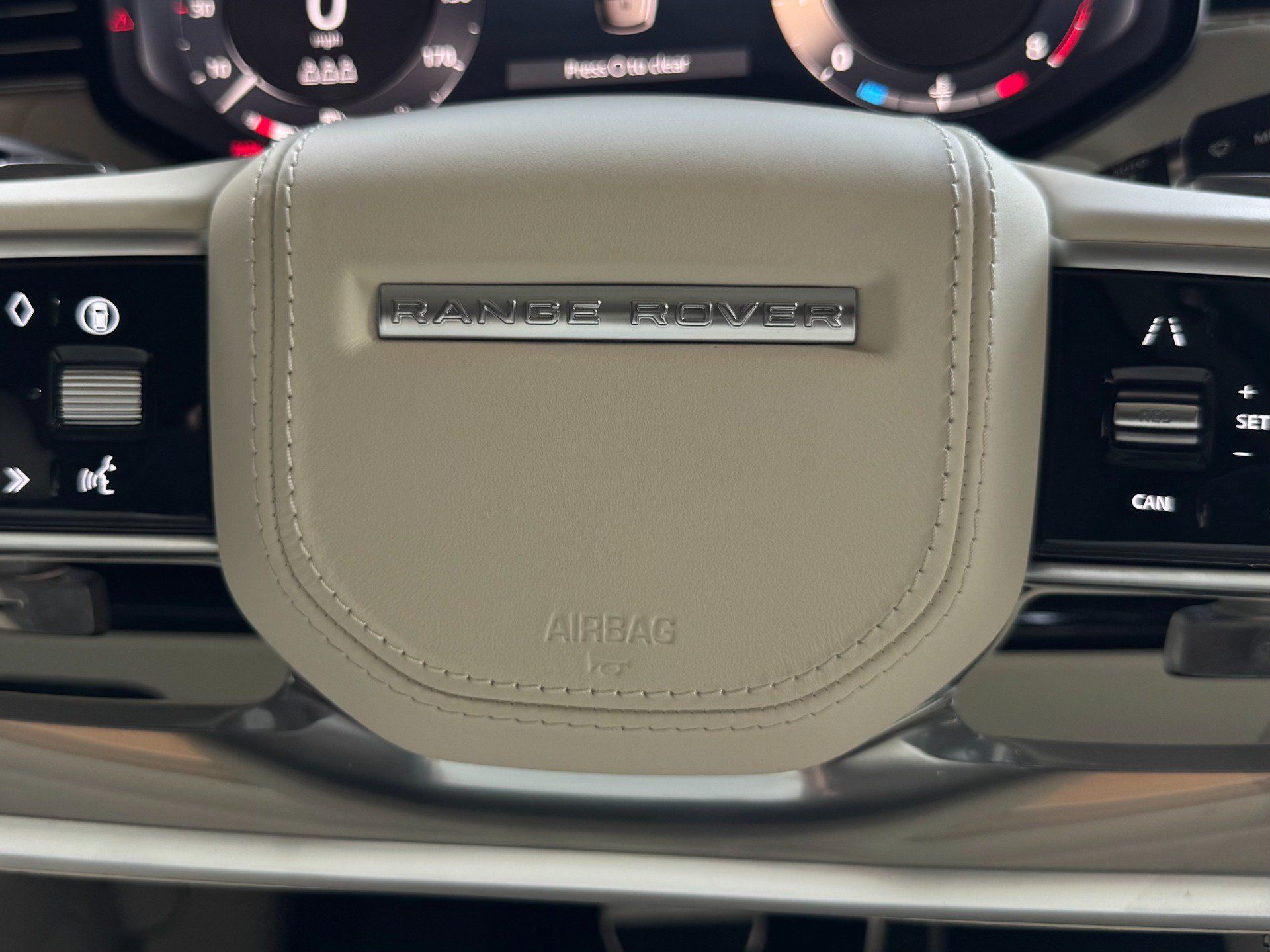 Used 2025 Land Rover Range Rover SE AWD/4WD image 49