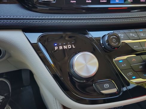 Used 2022 Chrysler Pacifica Limited image 26