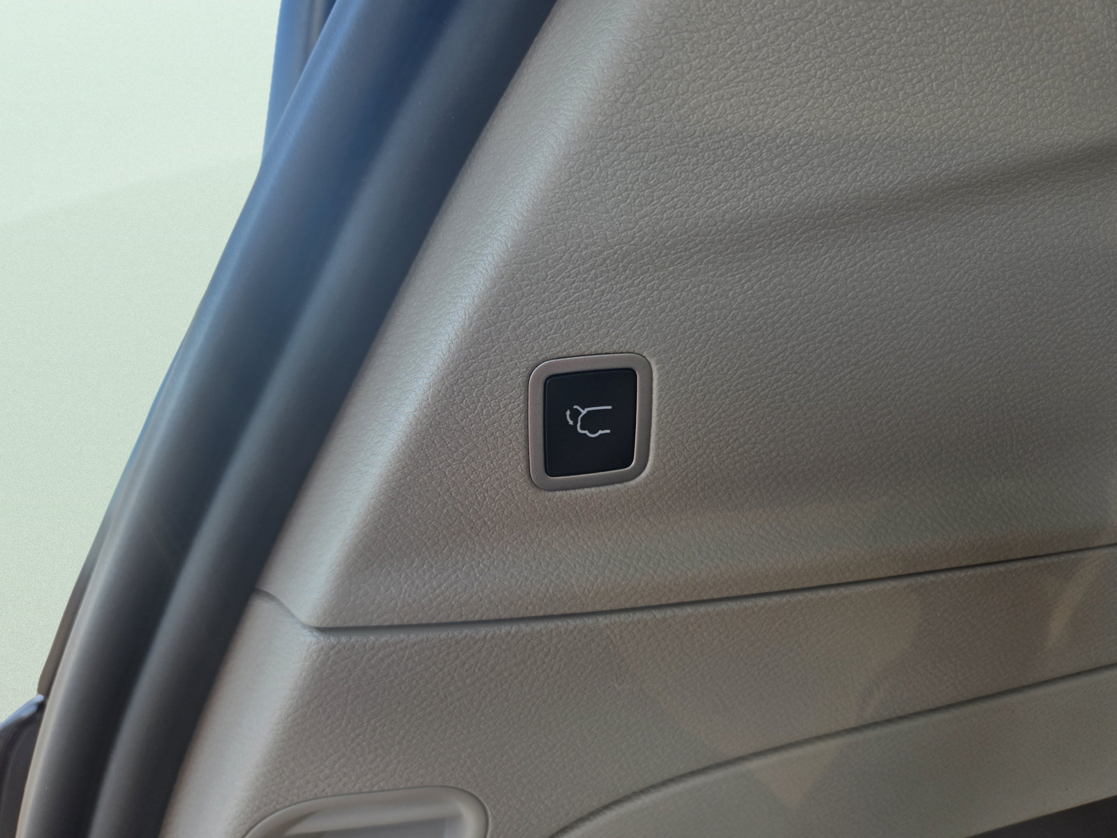 Used 2023 Chrysler Pacifica Touring-L FWD image 9