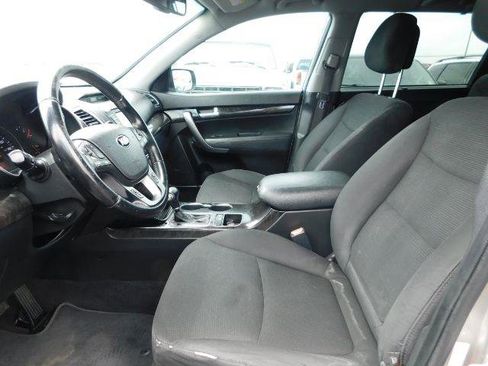 Used 2014 Kia Sorento LX image 10