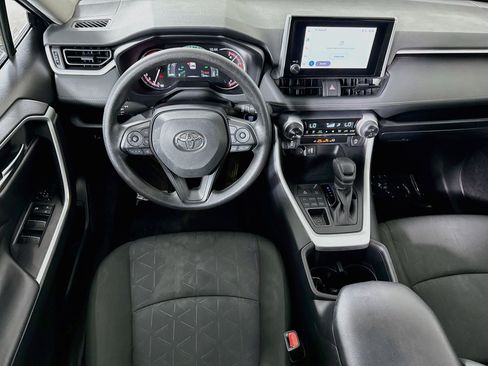 Used 2025 Toyota RAV4 XLE AWD/4WD image 17