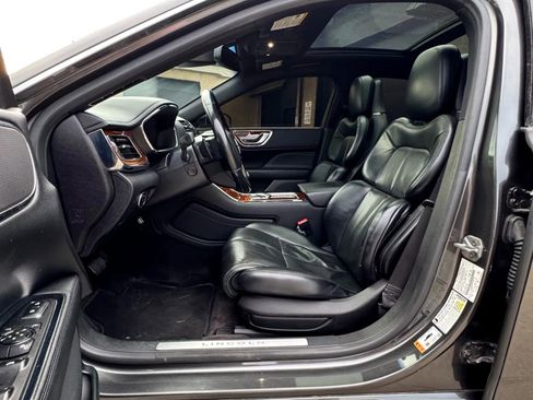 Used 2017 Lincoln Continental Reserve w/ Climate Package image 4