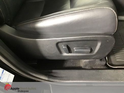 Used 2017 Toyota Highlander XLE image 29