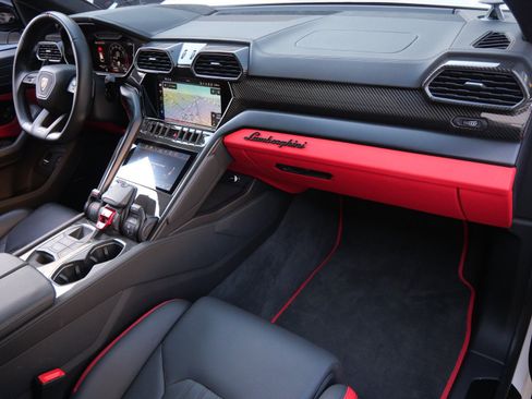 Used 2023 Lamborghini Urus S image 10