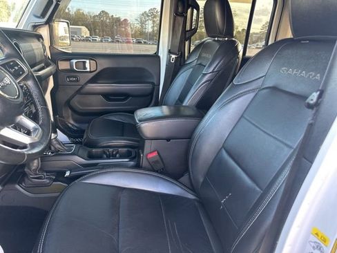 Used 2019 Jeep Wrangler Unlimited Sahara w/ Uconnect 4C Nav & Sound Group AWD/4WD image 10