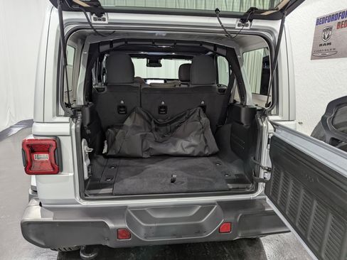 Used 2024 Jeep Wrangler Unlimited Sahara image 10