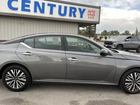 Used 2024 Nissan Altima 2.5 SV image 13