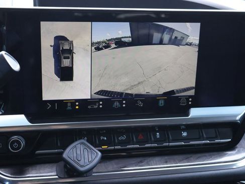 Used 2024 Chevrolet Silverado 2500 LTZ w/ LTZ Convenience Package AWD/4WD image 17