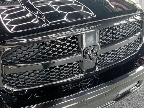 Used 2019 RAM 1500 Classic SLT AWD/4WD image 32