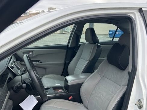Used 2017 Toyota Camry SE image 10
