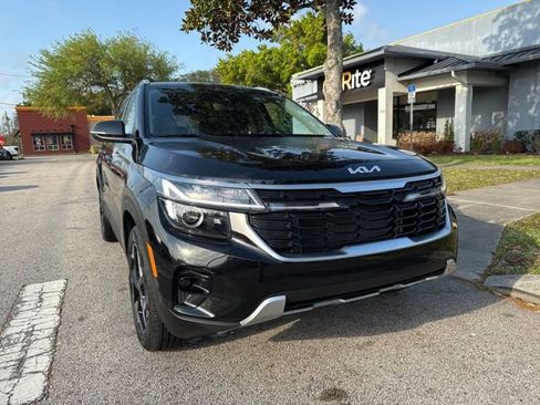 Used 2025 Kia Seltos S image 2