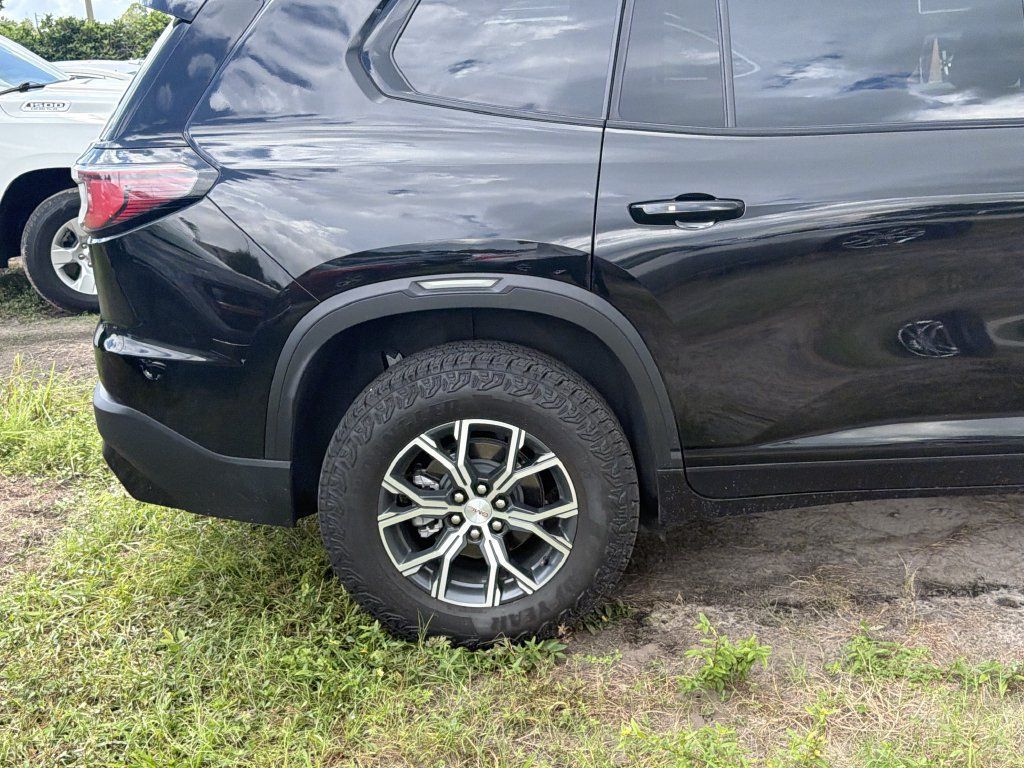 Used 2025 GMC Acadia AT4 AWD/4WD image 5