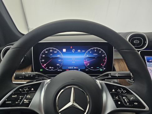 Certified 2025 Mercedes-Benz GLC 300 4MATIC w/ Driver Assistance Package image 32