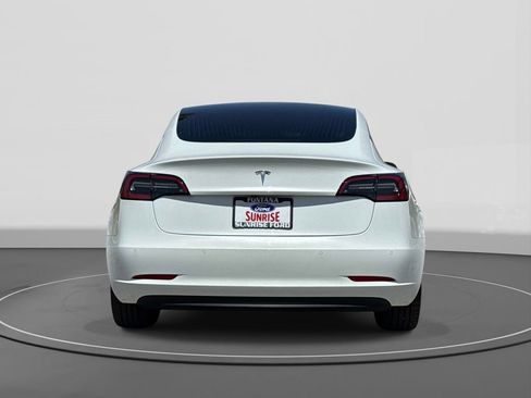 Used 2018 Tesla Model 3 Long Range RWD image 5