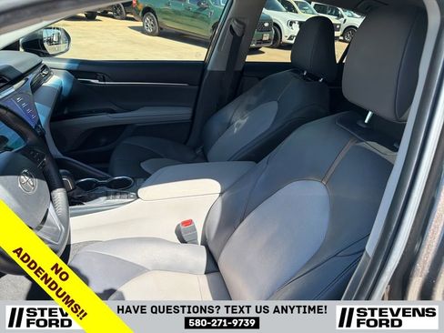 Used 2020 Toyota Camry XLE w/ Four Season Floor Mat Package image 15