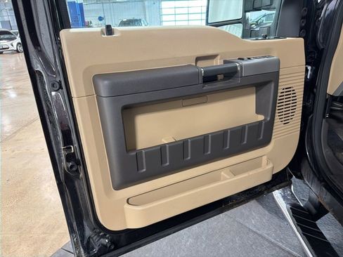 Used 2013 Ford F350 Lariat w/ Lariat Interior Pkg image 4