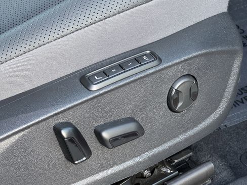 Used 2025 Volkswagen ID.4 Pro S image 39