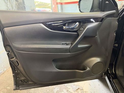 Used 2022 Nissan Rogue Sport SL AWD/4WD image 12