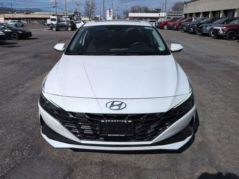 Used 2022 Hyundai Elantra SEL w/ Convenience + Premium Package image 9