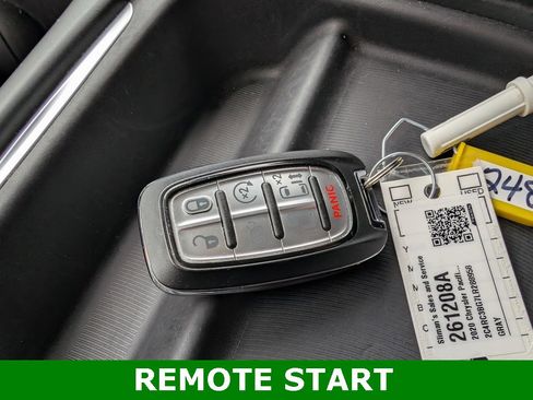 Used 2020 Chrysler Pacifica Touring-L w/ Advanced Safetytec Group image 3