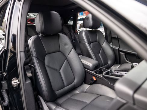 Certified 2023 Porsche Macan AWD/4WD image 53
