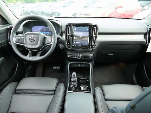 New 2025 Volvo XC40 B5 Plus w/ Protection Package Premier image 22