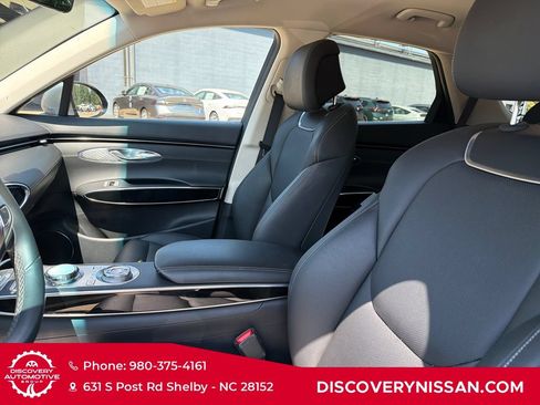 Used 2025 Genesis GV70 2.5T AWD/4WD image 14
