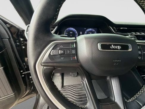 Used 2025 Jeep Grand Cherokee L Altitude AWD/4WD image 31