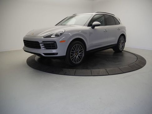 Certified 2023 Porsche Cayenne Platinum Edition AWD/4WD image 1