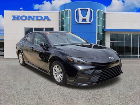 Used 2025 Toyota Camry LE FWD image 16