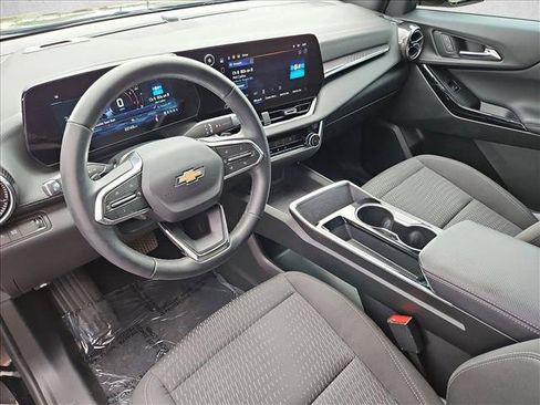 Certified 2025 Chevrolet Equinox LT FWD image 13