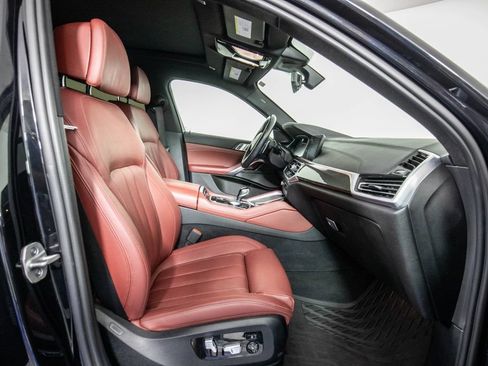 Used 2022 BMW X6 M50i AWD/4WD image 9