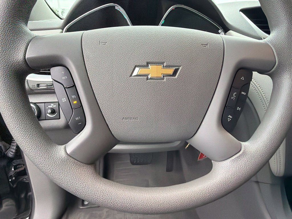 Used 2017 Chevrolet Traverse LS FWD image 18