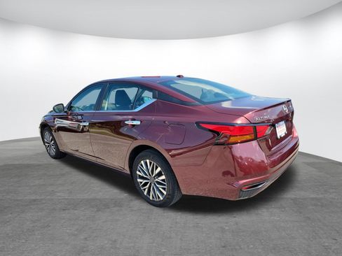 Used 2025 Nissan Altima 2.5 SV AWD/4WD image 7