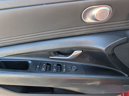 Used 2022 Hyundai Elantra Limited FWD image 19