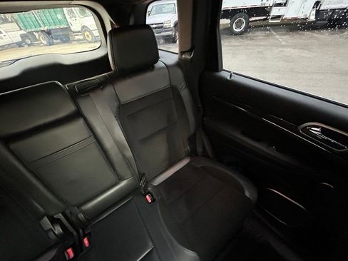 Used 2014 Jeep Grand Cherokee SRT image 14