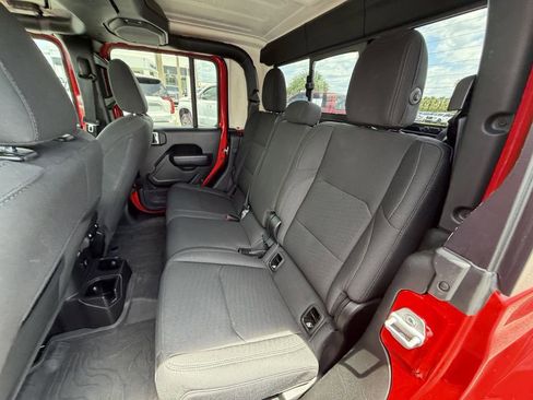 Used 2022 Jeep Gladiator Sport AWD/4WD image 17