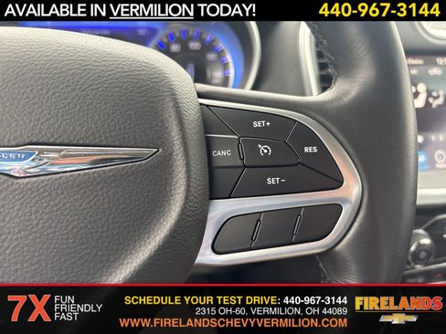 Used 2022 Chrysler 300 Touring w/ Sport Appearance Package image 15