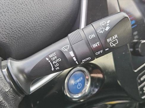 Used 2019 Toyota Prius XLE w/ Premium Convenience Package FWD image 15