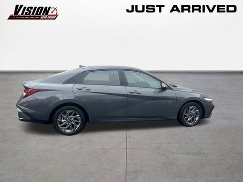 Used 2024 Hyundai Elantra SEL FWD image 7