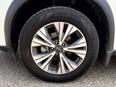 Certified 2023 Nissan Rogue SV image 30