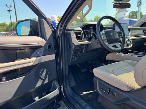 Used 2024 Ford Expedition Limited RWD image 16