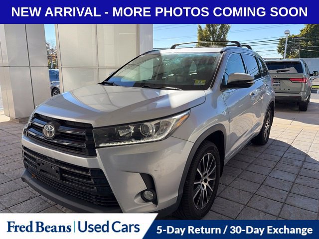 Used 2017 Toyota Highlander SE w/ Carpet Mat Package AWD/4WD image 3