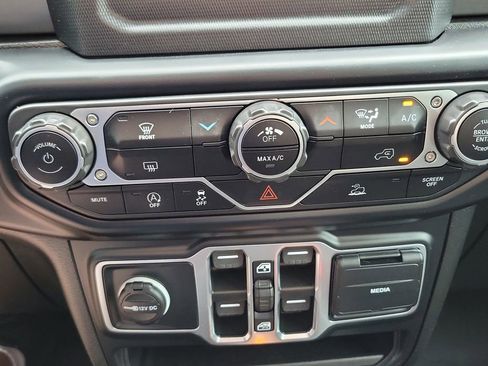 Used 2023 Jeep Gladiator Sport AWD/4WD image 32