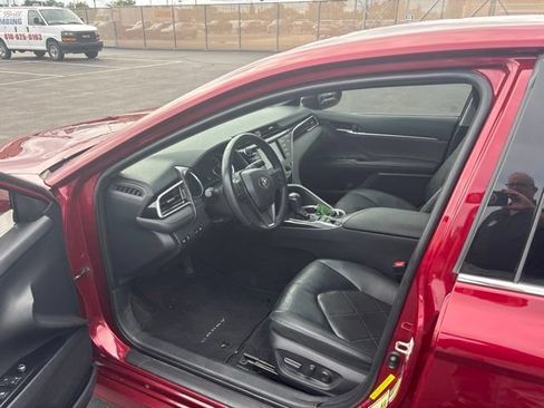 Used 2018 Toyota Camry XLE FWD image 11